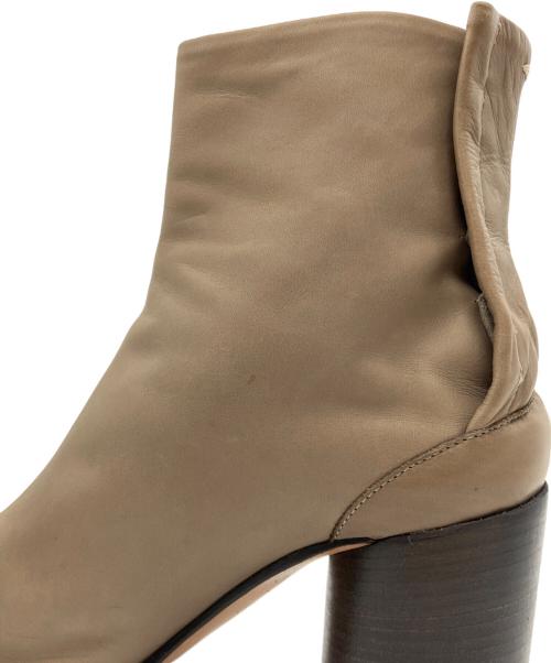 Maison Margiela（メゾンマルジェラ）Maison Margiela (メゾンマルジェラ) TABI HEEL BOOTS ベージュ サイズ:36 1/2の古着・服飾アイテム