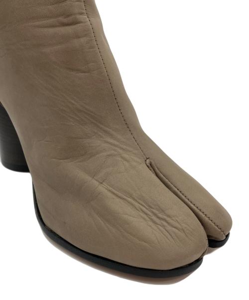 Maison Margiela（メゾンマルジェラ）Maison Margiela (メゾンマルジェラ) TABI HEEL BOOTS ベージュ サイズ:36 1/2の古着・服飾アイテム