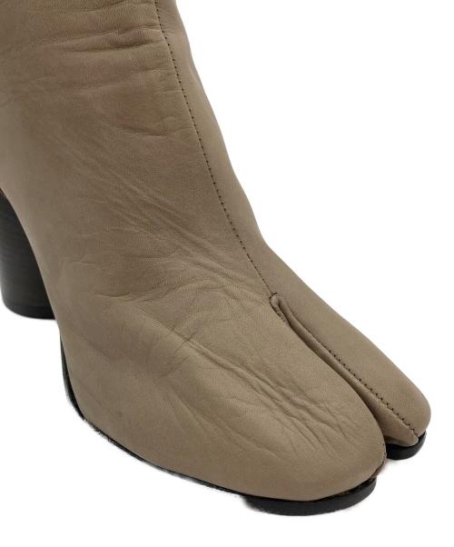 Maison Margiela（メゾンマルジェラ）Maison Margiela (メゾンマルジェラ) TABI HEEL BOOTS ベージュ サイズ:361/2の古着・服飾アイテム