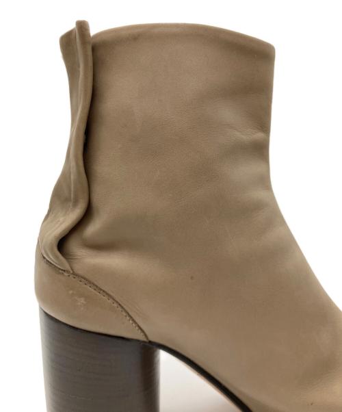 Maison Margiela（メゾンマルジェラ）Maison Margiela (メゾンマルジェラ) TABI HEEL BOOTS ベージュ サイズ:361/2の古着・服飾アイテム