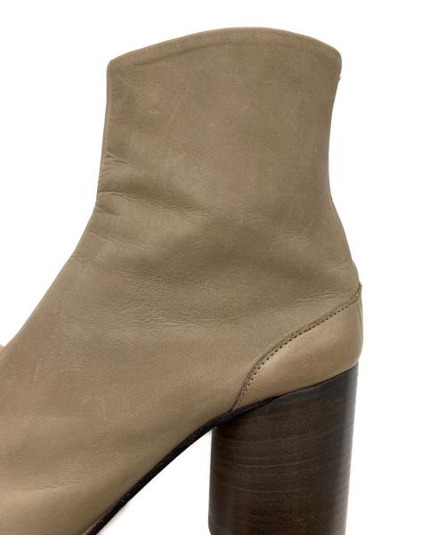 Maison Margiela（メゾンマルジェラ）Maison Margiela (メゾンマルジェラ) TABI HEEL BOOTS ベージュ サイズ:361/2の古着・服飾アイテム