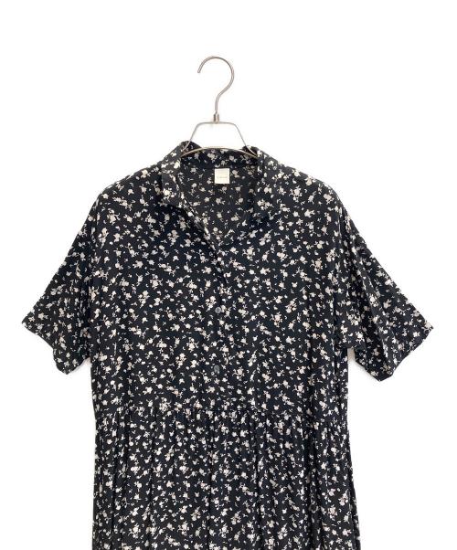 KAGURE（カグレ）KAGURE (カグレ) スモールフラワープリントワンピース ブラックの古着・服飾アイテム