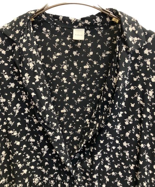KAGURE（カグレ）KAGURE (カグレ) スモールフラワープリントワンピース ブラックの古着・服飾アイテム
