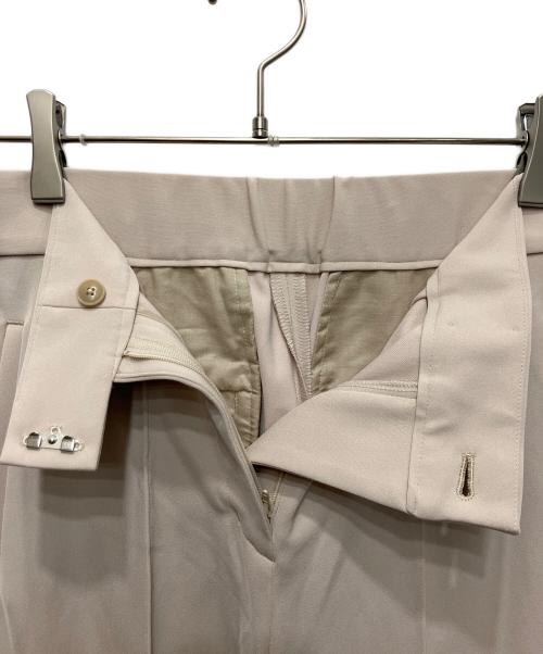 ESTNATION（エストネーション）ESTNATION (エストネーション) センタープレスパンツ ベージュ サイズ:36 未使用品の古着・服飾アイテム