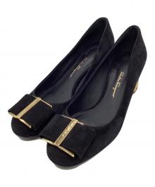 Salvatore Ferragamo（サルヴァトーレ フェラガモ）の古着「スウェードパンプス」｜ブラック