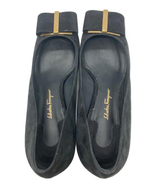 Salvatore Ferragamo（サルヴァトーレ フェラガモ）Salvatore Ferragamo (サルヴァトーレ フェラガモ) スウェードパンプス ブラック サイズ:7 1/2の古着・服飾アイテム