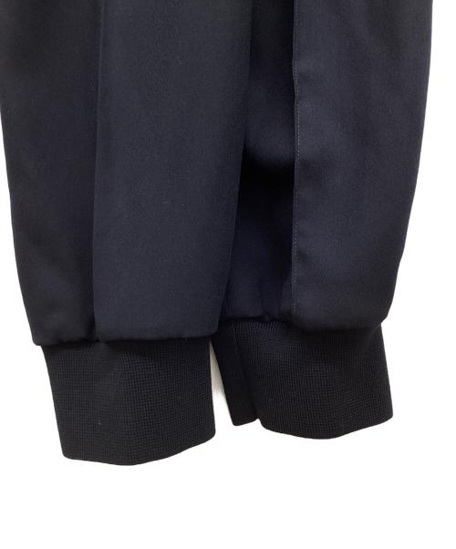 icB（アイシービー）icB (アイシービー) FluidBackSatin ジョグパンツ ネイビー サイズ:2 未使用品の古着・服飾アイテム