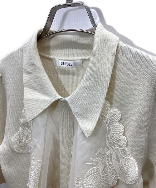 Snidel（スナイデル）Snidel (スナイデル) ラッフル刺繍ニットプルオーバー ベージュ サイズ:FREE 未使用品の古着・服飾アイテム