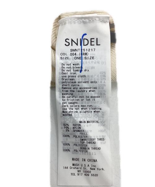 Snidel（スナイデル）Snidel (スナイデル) ラッフル刺繍ニットプルオーバー ベージュ サイズ:FREE 未使用品の古着・服飾アイテム