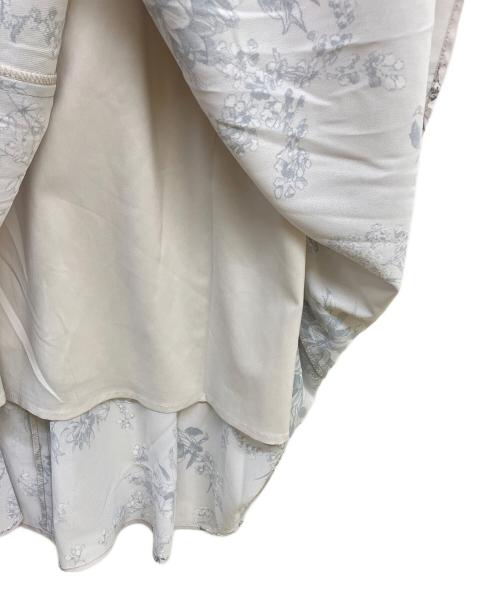 FRAY ID（フレイ アイディー）FRAY ID (フレイ アイディー) サテンパイピングプリントシフォンワンピ グレー サイズ:S 未使用品の古着・服飾アイテム