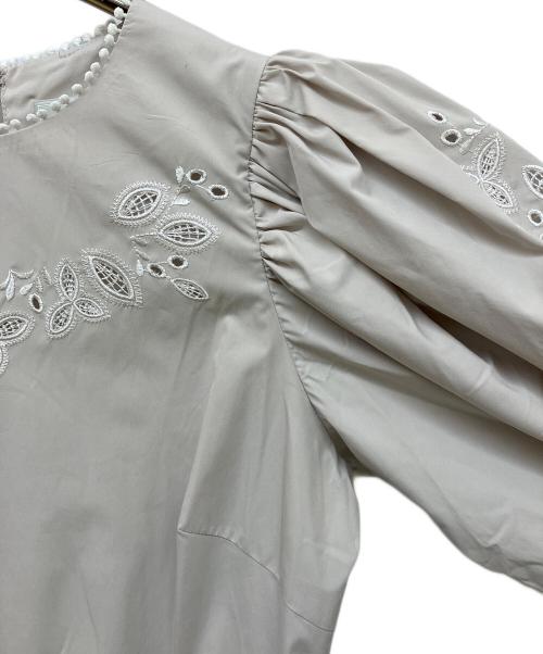 CELFORD（セルフォード）CELFORD (セルフォード) エンブロイダリーワンピース ベージュ サイズ:36 未使用品の古着・服飾アイテム