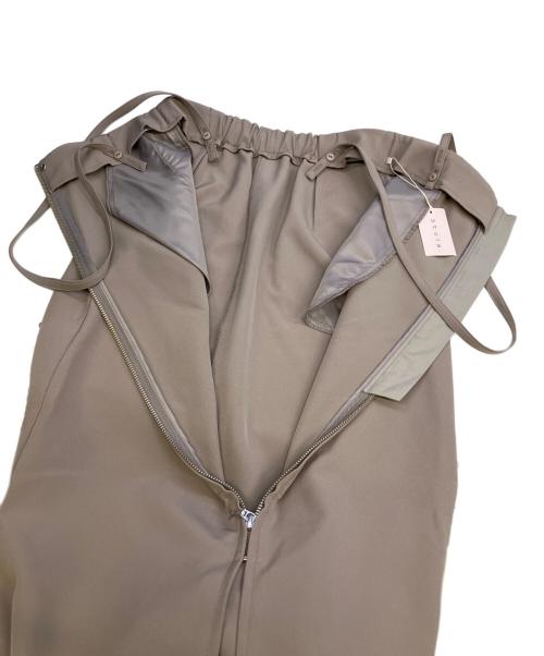 stola.（ストラ）stola. (ストラ) ショルダーストラップ付タイトスカート ベージュ サイズ:34 未使用品の古着・服飾アイテム