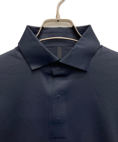 DESCENTE ALLTERRAIN（デザイント オルテライン）DESCENTE ALLTERRAIN (デザイント オルテライン) シームレスポロシャツ ネイビー サイズ:Sの古着・服飾アイテム