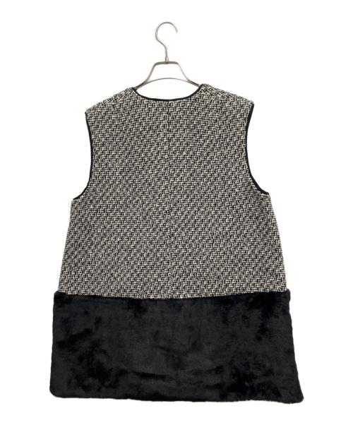 TOMORROW LAND collection（トゥモローランドコレクション）TOMORROW LAND collection (トゥモローランドコレクション) モノトーンロービング ファーペプラムジレ ブラック サイズ:36の古着・服飾アイテム