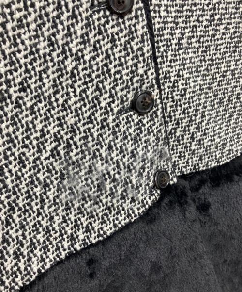 TOMORROW LAND collection（トゥモローランドコレクション）TOMORROW LAND collection (トゥモローランドコレクション) モノトーンロービング ファーペプラムジレ ブラック サイズ:36の古着・服飾アイテム