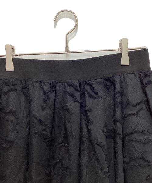 ADORE（アドーア）ADORE (アドーア) フリンジカットジャガードタックフレアースカート ブラック サイズ:38の古着・服飾アイテム