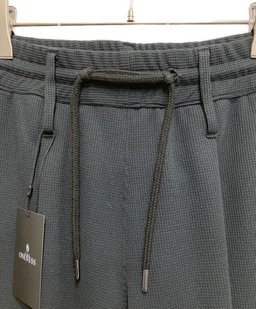 THE ONENESS（ザワンネス）THE ONENESS (ザワンネス) Slim Cargo Easy Pants ブラック サイズ:S 未使用品の古着・服飾アイテム