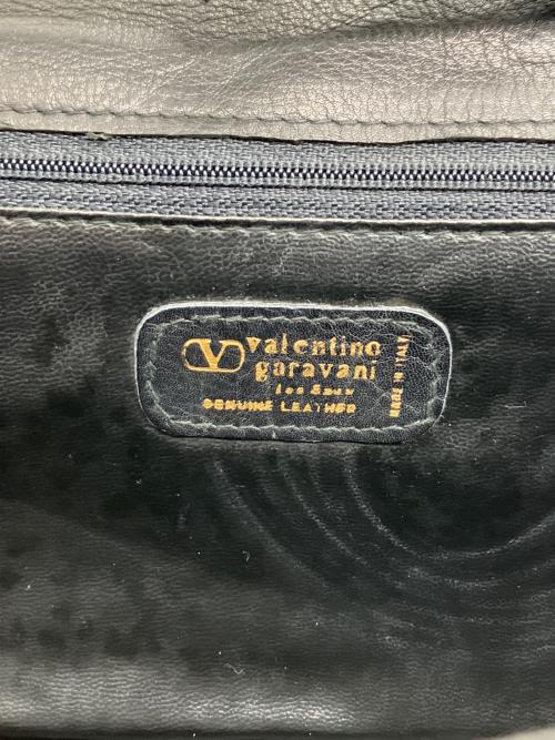 VALENTINO GARAVANI（ヴァレンティノ・ガラヴァーニ）VALENTINO GARAVANI (ヴァレンティノ・ガラヴァーニ) ショルダーバッグ ブラックの古着・服飾アイテム