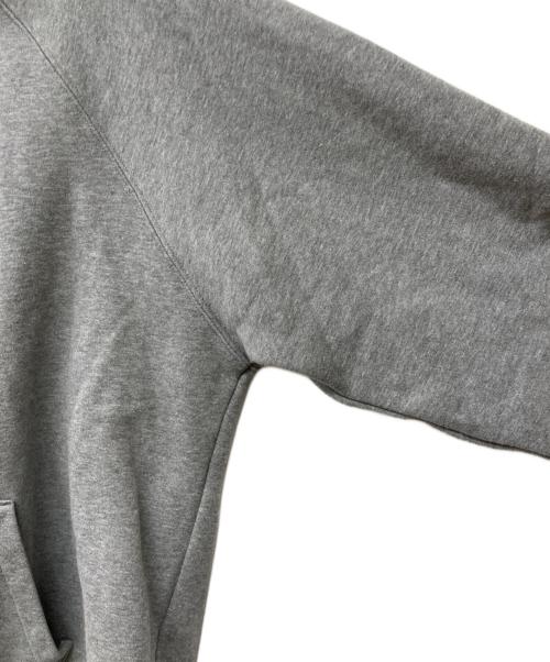 FOG ESSENTIALS（フィアオブゴッド エッセンシャル）FOG ESSENTIALS (フィアオブゴッド エッセンシャル) ロゴプリントプルオーバーパーカー グレー サイズ:Lの古着・服飾アイテム