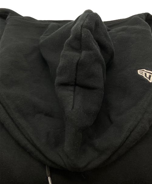 YOHJI YAMAMOTO（ヨウジヤマモト）YOHJI YAMAMOTO (ヨウジヤマモト) New Era (ニューエラ) VERTICAL LOGO SWEAT HOODIE ブラック サイズ:3の古着・服飾アイテム