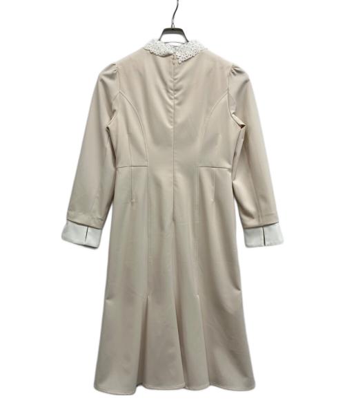 CELFORD（セルフォード）CELFORD (セルフォード) エンブロイダリーカラータイトワンピ ベージュ×ホワイト サイズ:38の古着・服飾アイテム