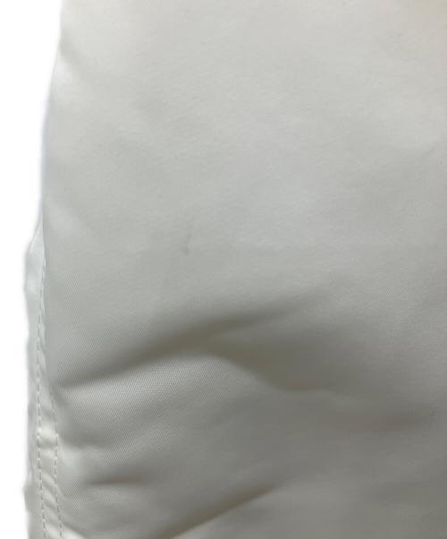 JOHN LAWRENCE SULLIVAN（ジョン ローレンス サリバン）JOHN LAWRENCE SULLIVAN (ジョン ローレンス サリバン) ナイロンサテンクロップドボンバージャケット ホワイト サイズ:Sの古着・服飾アイテム