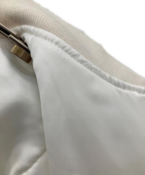 JOHN LAWRENCE SULLIVAN（ジョン ローレンス サリバン）JOHN LAWRENCE SULLIVAN (ジョン ローレンス サリバン) ナイロンサテンクロップドボンバージャケット ホワイト サイズ:Sの古着・服飾アイテム