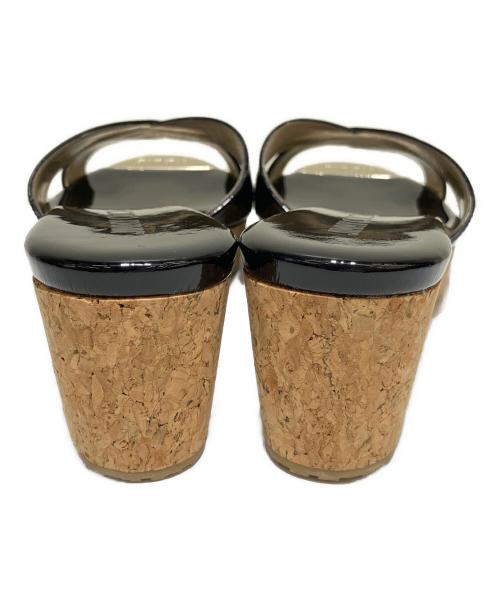 JIMMY CHOO（ジミーチュウ）JIMMY CHOO (ジミーチュウ) エナメル クロスストラップ サンダル ブラック サイズ:SIZE37の古着・服飾アイテム