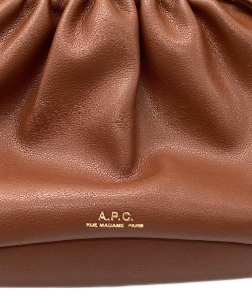 A.P.C.（アーペーセー）A.P.C. (アーペーセー) BOURSE NINON SMALL ブラウンの古着・服飾アイテム