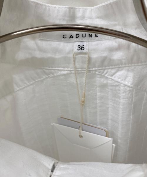 CADUNE（カデュネ）CADUNE (カデュネ) タックボリュームブラウス ホワイト サイズ:36 未使用品の古着・服飾アイテム