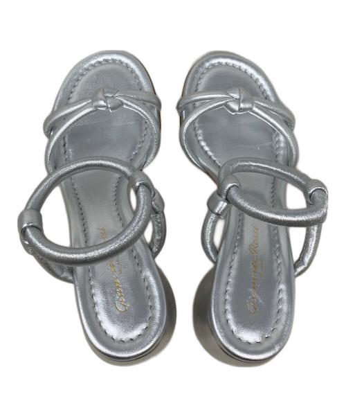 Gianvito Rossi（ジャンヴィト ロッシ）Gianvito Rossi (ジャンヴィト・ロッシ) ノットディテール レザーサンダル シルバー サイズ:36　1/2の古着・服飾アイテム