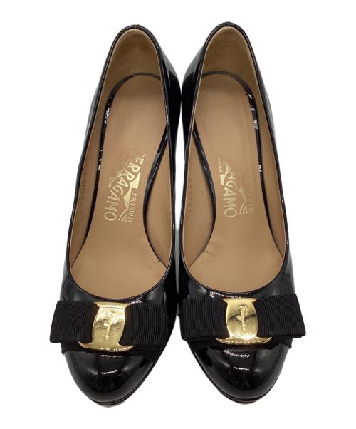Salvatore Ferragamo（サルヴァトーレ フェラガモ）Salvatore Ferragamo (サルヴァトーレ フェラガモ) エナメルヒールパンプス ブラック サイズ:5　1/２の古着・服飾アイテム