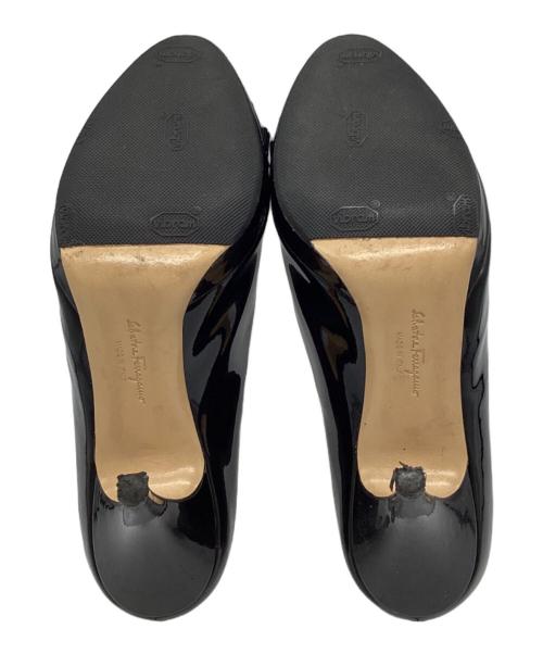 Salvatore Ferragamo（サルヴァトーレ フェラガモ）Salvatore Ferragamo (サルヴァトーレ フェラガモ) エナメルヒールパンプス ブラック サイズ:5　1/２の古着・服飾アイテム