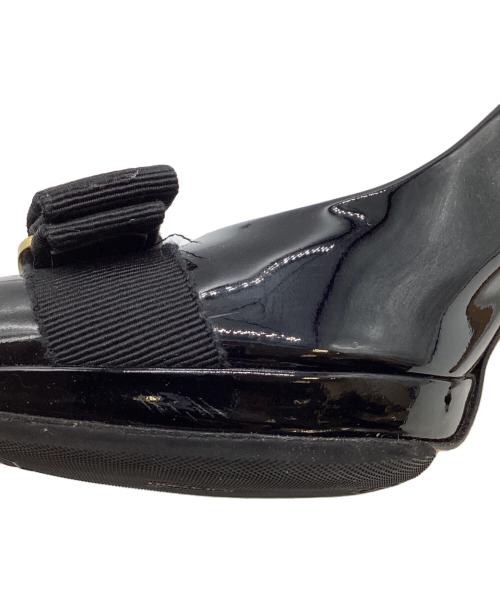 Salvatore Ferragamo（サルヴァトーレ フェラガモ）Salvatore Ferragamo (サルヴァトーレ フェラガモ) エナメルヒールパンプス ブラック サイズ:5　1/２の古着・服飾アイテム