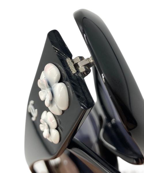 CHANEL（シャネル）CHANEL (シャネル) カメリアサングラス ブラック サイズ:56□16の古着・服飾アイテム