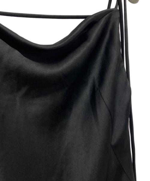 FRAY ID（フレイ アイディー）FRAY ID (フレイ アイディー) ドレープサテンキャミドレス ブラック サイズ:1 未使用品の古着・服飾アイテム