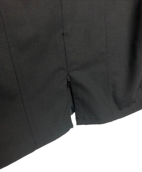 BOWTE（バウト）BOWTE (バウト) Vネック クロップド ブラウス ブラック サイズ:不明の古着・服飾アイテム