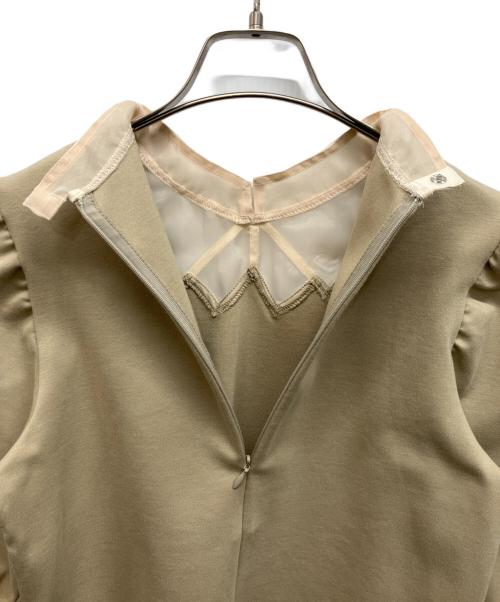 Ameri（アメリ）Ameri (アメリ) CUT OUT SHEER COLLAR TOP ベージュ サイズ:Freeの古着・服飾アイテム