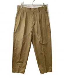 UNIVERSAL PRODUCTS.（ユニバーサルプロダクツ）の古着「ONE TUCK CHINO TROUSERS」｜カーキ