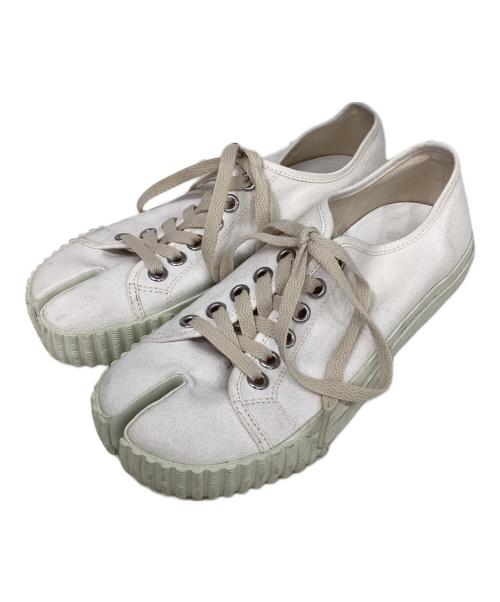 Maison Margiela（メゾンマルジェラ）Maison Margiela (メゾンマルジェラ) Destroy processing TABI SNEAKERS/ダメージ加工タビスニーカー ホワイト サイズ:37の古着・服飾アイテム