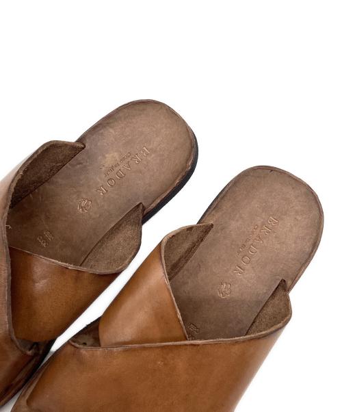 brador（ブラドール）brador (ブラドール) クロスレザーサンダル　BRADOR ブラウン サイズ:SIZE 24.5cmの古着・服飾アイテム