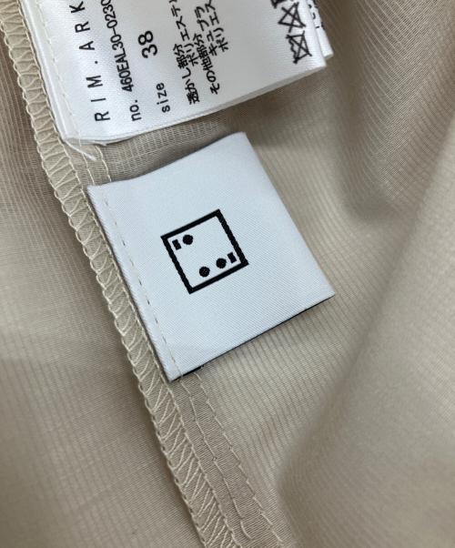 RIM.ARK（リムアーク）RIM.ARK (リムアーク) Sheer sleeve pintuck SH ベージュ サイズ:38の古着・服飾アイテム