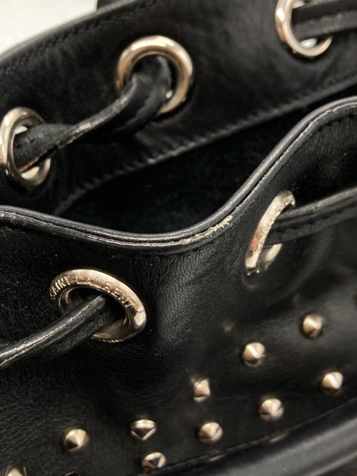 Saint Laurent Paris（サンローランパリ）Saint Laurent Paris (サンローランパリ) スタッズ巾着バッグ ブラックの古着・服飾アイテム