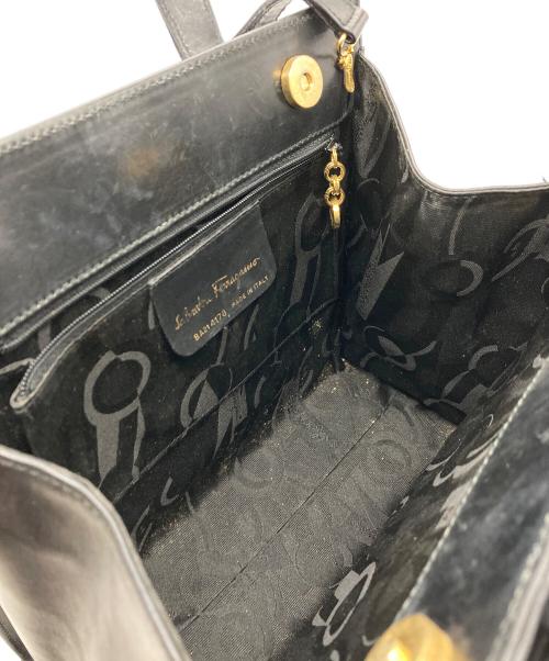 Salvatore Ferragamo（サルヴァトーレ フェラガモ）Salvatore Ferragamo (サルヴァトーレ フェラガモ) ヴァラリボンハンドバッグ ブラックの古着・服飾アイテム