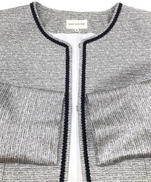 Rifanne（リファンネ）Rifanne (リファンネ) ノーカラージャケット シルバー サイズ:15 未使用品の古着・服飾アイテム