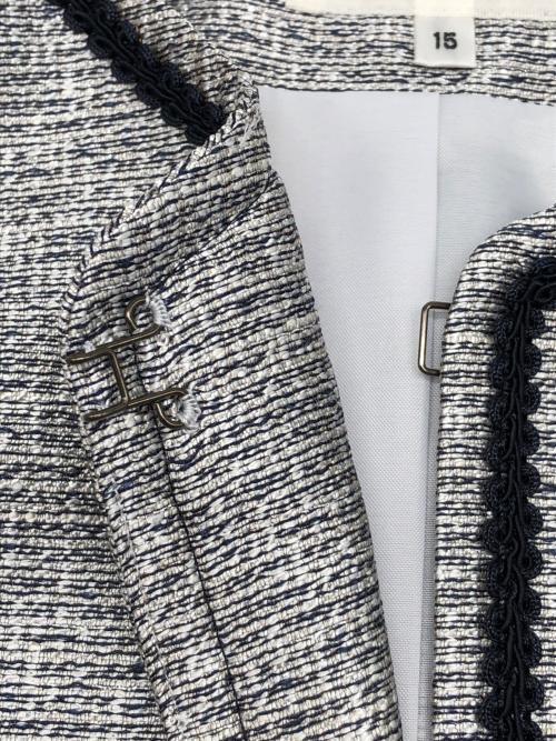 Rifanne（リファンネ）Rifanne (リファンネ) ノーカラージャケット シルバー サイズ:15 未使用品の古着・服飾アイテム