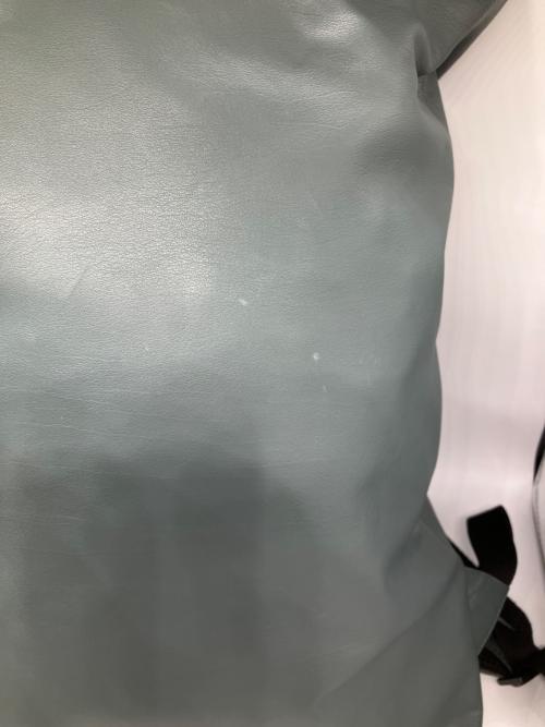 BOTTEGA VENETA（ボッテガベネタ）BOTTEGA VENETA (ボッテガベネタ) THE POACH LEATHER BAG/ザポーチレザーバックパック グレーの古着・服飾アイテム