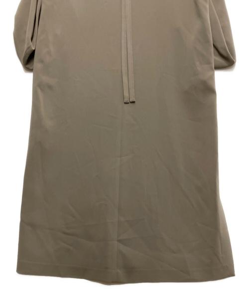 Whim Gazette（ウィムガゼット）Whim Gazette (ウィムガゼット) 袖ボリュームワンピース カーキ サイズ:F 未使用品の古着・服飾アイテム