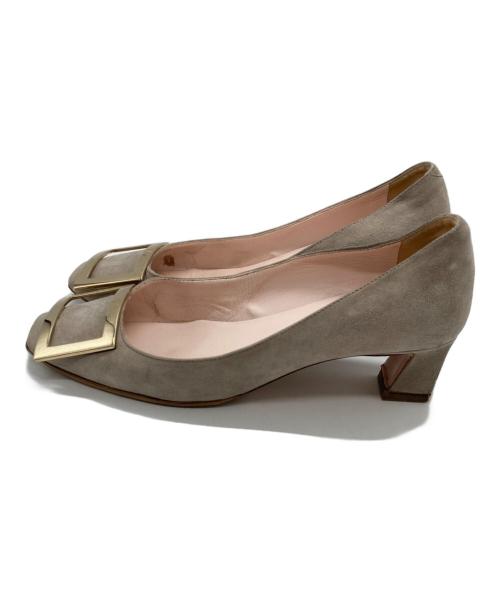 Roger Vivier（ロジェ ヴィヴィエ）Roger Vivier (ロジェ ヴィヴィエ) バックルスウェードパンプス ベージュ サイズ:SIZE34の古着・服飾アイテム