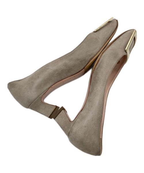 Roger Vivier（ロジェ ヴィヴィエ）Roger Vivier (ロジェ ヴィヴィエ) バックルスウェードパンプス ベージュ サイズ:SIZE34の古着・服飾アイテム